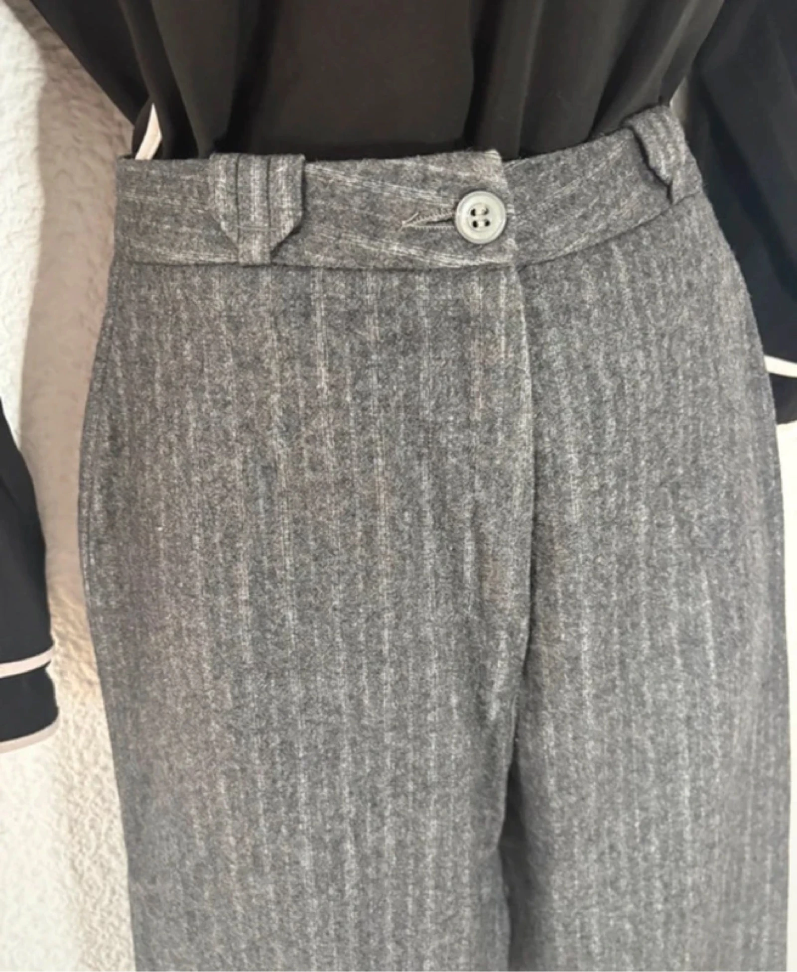 Pantalón gris con finas rayas – Talla 32 – Corte recta elegante – photo 3